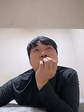 Snapshot of offwhite777 chatting on February 4, 2025, 8:46 am offwhite777 online show from February 4, 2025, 8:46 am