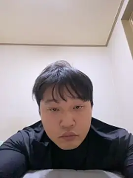 Snapshot of offwhite777 chatting on February 4, 2025, 2:43 pm offwhite777 online show from February 4, 2025, 2:43 pm