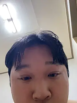 Snapshot of offwhite777 chatting on February 7, 2025, 1:53 pm offwhite777 online show from February 7, 2025, 1:53 pm