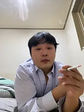 Snapshot of offwhite777 chatting on February 17, 2025, 12:59 pm offwhite777 online show from February 17, 2025, 12:59 pm