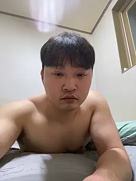 Snapshot of offwhite777 chatting on February 22, 2025, 1:22 am offwhite777 online show from February 22, 2025, 1:22 am