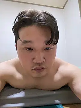 Snapshot of offwhite777 chatting on February 23, 2025, 4:35 pm offwhite777 online show from February 23, 2025, 4:35 pm