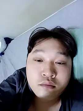 Snapshot of offwhite777 chatting on March 1, 2025, 12:12 pm offwhite777 online show from March 1, 2025, 12:12 pm