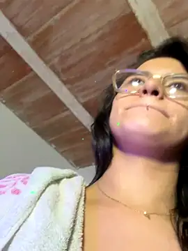 Snapshot of Emma_Giraldo chatting on September 23, 2025, 12:13 am Emma Giraldo online show from September 23, 2025, 12:13 am