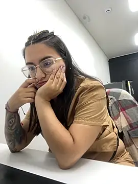 Emma Giraldo online show from October 5, 2025, 3:10 pm