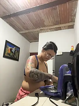 Emma Giraldo online show from October 30, 2025, 12:23 am