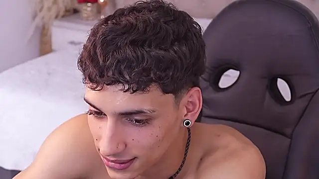 JhoanLeandro online show from March 21, 2026, 8:41 am