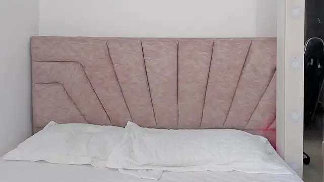 Snapshot of leahaltomm chatting on October 29, 2025, 7:59 pm leahaltomm online show from October 29, 2025, 7:59 pm