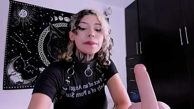 hazellwitch online show from March 5, 2025, 4:46 pm
