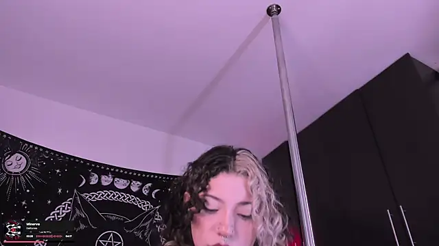hazellwitch online show from September 10, 2025, 5:02 pm