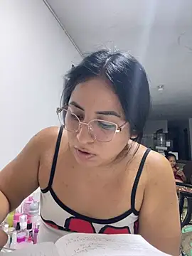 lamaravilla 08 online show from March 12, 2026, 6:19 am