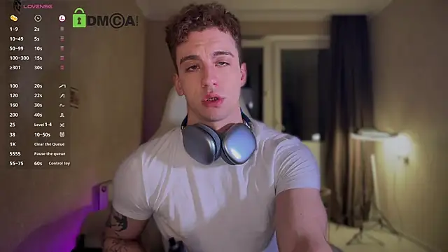 Snapshot of VincentSmith02 chatting on October 11, 2025, 8:18 pm VincentSmith02 online show from October 11, 2025, 8:18 pm