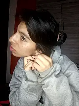 Ariell Kieran online show from September 18, 2025, 7:54 am