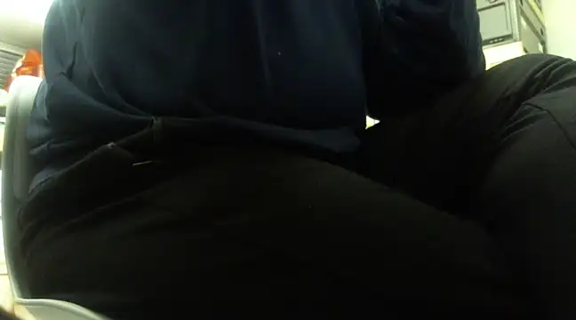 Snapshot of beartopslave chatting on February 12, 2025, 4:44 pm beartopslave online show from February 12, 2025, 4:44 pm