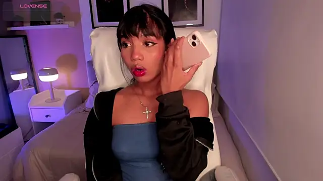 Gigi Strawberry online show from October 24, 2025, 5:15 am