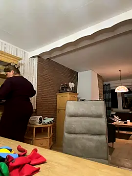 Lars-Lola online show from October 27, 2025, 5:28 pm