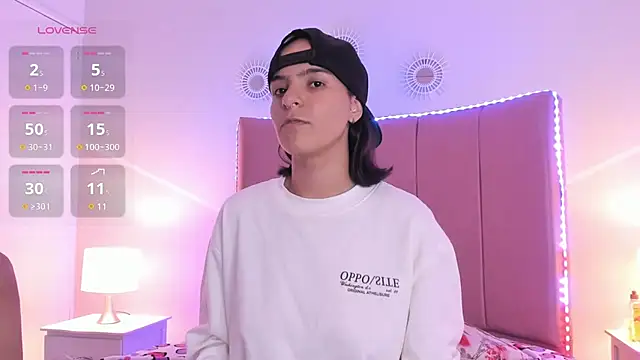  Emma whiitee  online show from March 9, 2025, 4:22 pm