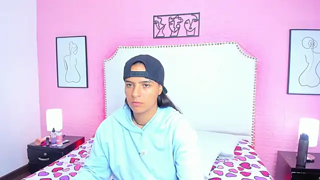  Emma whiitee  online show from October 15, 2025, 12:38 pm