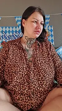 Snapshot of CannabisQueenn chatting on October 2, 2025, 7:04 am CannabisQueenn online show from October 2, 2025, 7:04 am