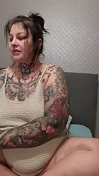 Snapshot of CannabisQueenn chatting on October 5, 2025, 7:23 pm CannabisQueenn online show from October 5, 2025, 7:23 pm