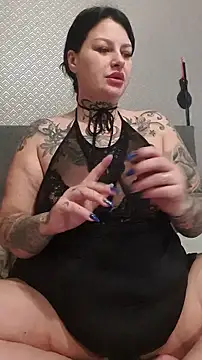 Snapshot of CannabisQueenn chatting on October 21, 2025, 7:20 am CannabisQueenn online show from October 21, 2025, 7:20 am