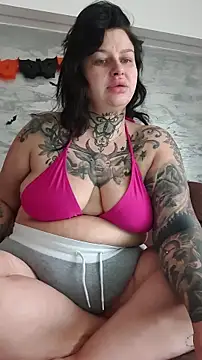 Snapshot of CannabisQueenn chatting on October 30, 2025, 7:43 am CannabisQueenn online show from October 30, 2025, 7:43 am