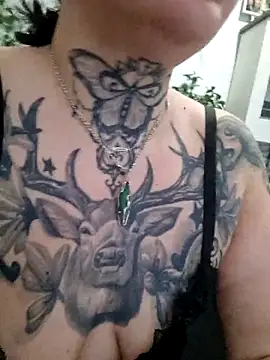 Snapshot of CannabisQueenn chatting on November 12, 2025, 7:20 am CannabisQueenn online show from November 12, 2025, 7:20 am