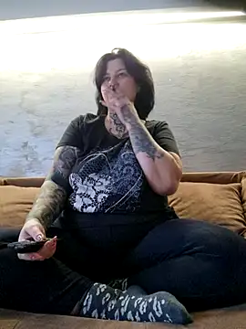 Snapshot of CannabisQueenn chatting on November 17, 2025, 7:25 am CannabisQueenn online show from November 17, 2025, 7:25 am