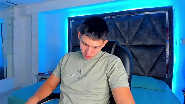 JamesCr  online show from February 17, 2025, 1:10 pm