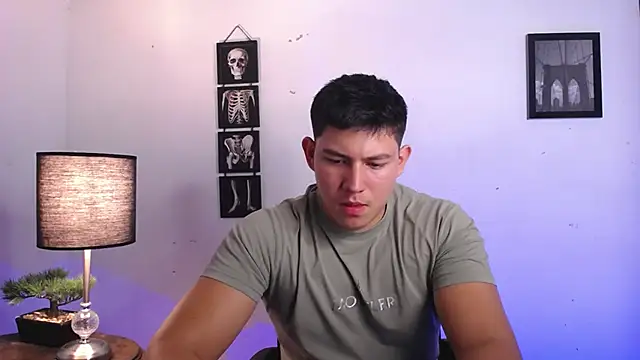 JamesCr  online show from November 5, 2025, 12:43 am