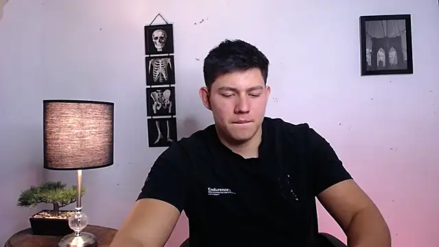 JamesCr  online show from November 13, 2025, 11:14 pm