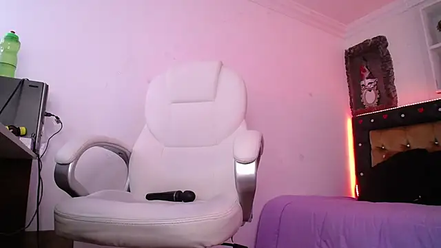 Alexaamoon  online show from February 25, 2025, 9:35 pm