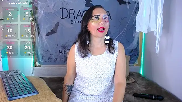 Alexaamoon  online show from October 19, 2025, 4:07 pm