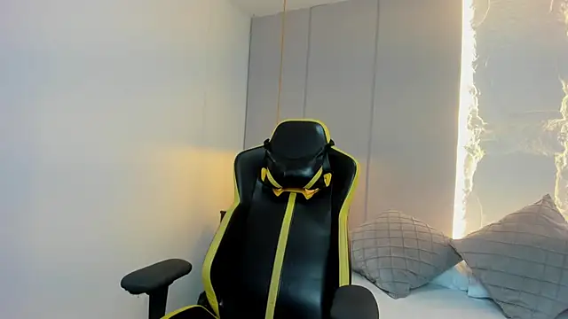 tiffanny doll  online show from April 7, 2026, 6:30 pm