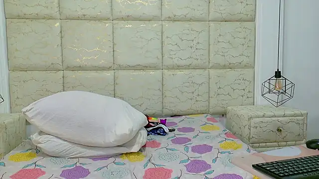 ThaliaANDNicholas online show from February 26, 2025, 2:04 am