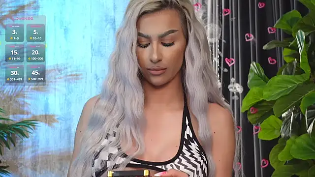 KarlaBart online show from November 30, 2025, 8:24 pm