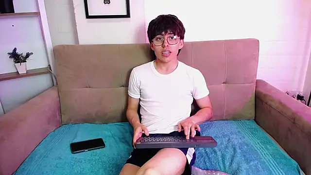 PepperTwink online show from February 13, 2025, 2:09 pm