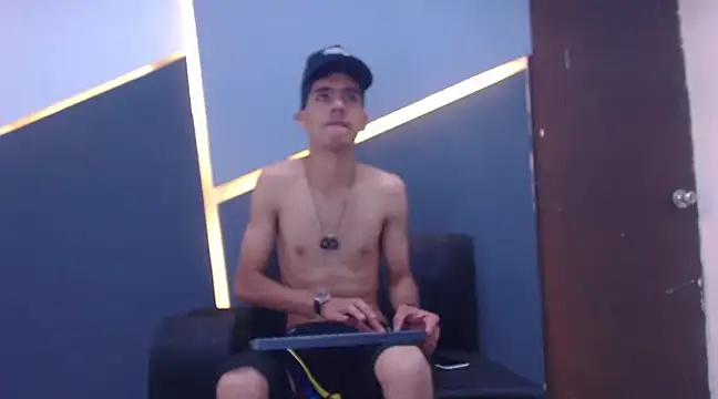 Snapshot of HotDirty_Couple chatting on February 16, 2025, 4:31 am HotDirty Couple online show from February 16, 2025, 4:31 am