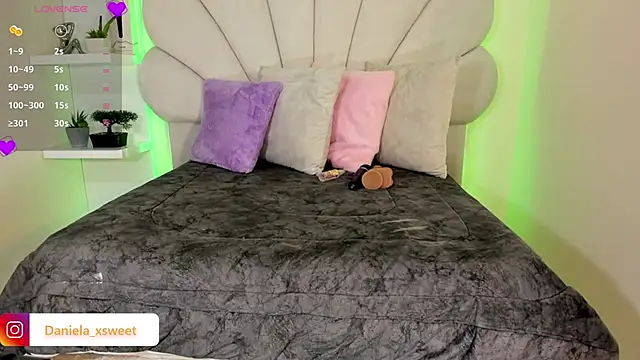 Danielaangelina online show from March 18, 2026, 5:54 am