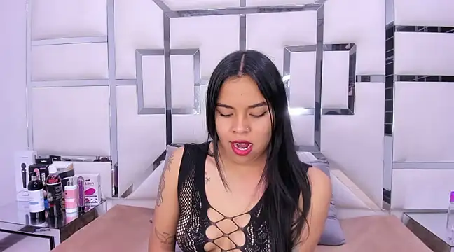 ZoeWan69 online show from February 4, 2025, 7:00 pm