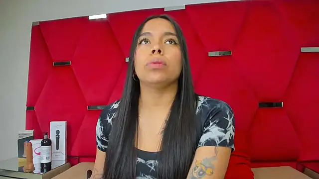 ZoeWan69 online show from October 16, 2025, 12:06 pm