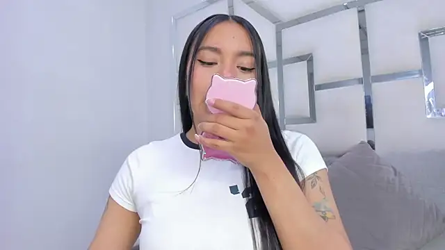 ZoeWan69 online show from December 20, 2025, 12:56 pm