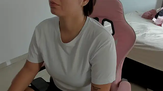 Snapshot of Anniferreira2 chatting on October 23, 2025, 7:23 pm Anniferreira2 online show from October 23, 2025, 7:23 pm