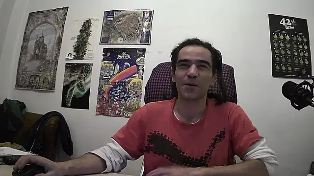 ReyDeBotones online show from April 19, 2026, 8:33 pm