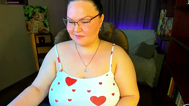 Snapshot of Vivien__wet chatting on March 4, 2026, 7:53 pm Vivien wet online show from March 4, 2026, 7:53 pm