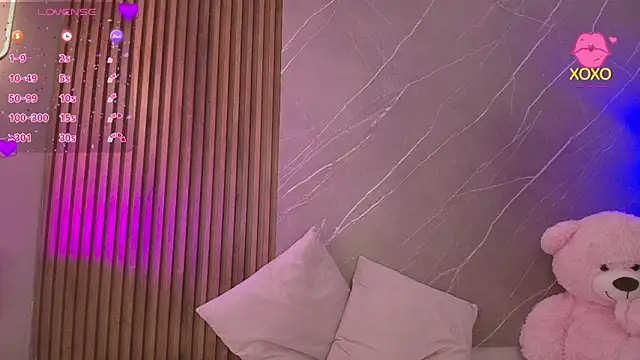 ariana jhonson1 online show from April 16, 2026, 12:28 pm