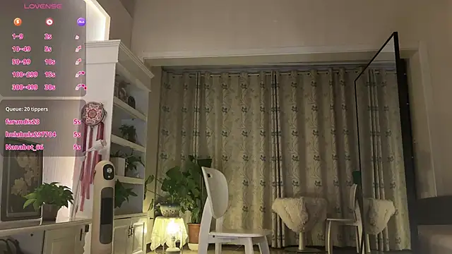 nanaliu6 online show from November 26, 2025, 1:34 pm