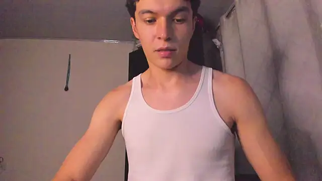 Snapshot of Mastrangelo_xxx chatting on March 14, 2025, 11:22 pm Mastrangelo xxx online show from March 14, 2025, 11:22 pm