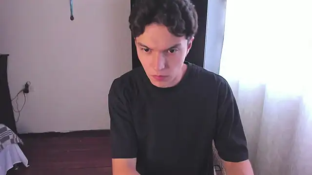 Snapshot of Mastrangelo_xxx chatting on March 17, 2025, 10:17 pm Mastrangelo xxx online show from March 17, 2025, 10:17 pm