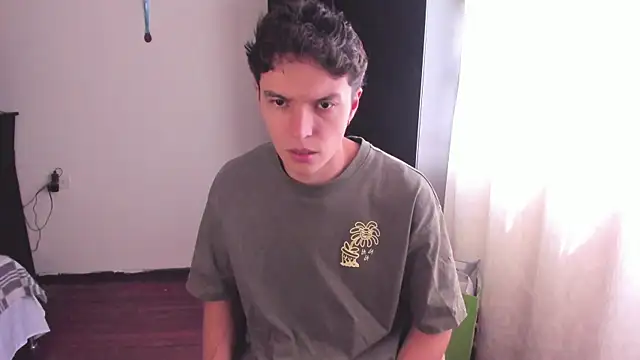 Snapshot of Mastrangelo_xxx chatting on March 18, 2025, 8:04 pm Mastrangelo xxx online show from March 18, 2025, 8:04 pm